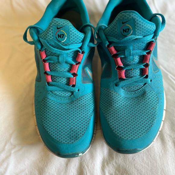 Excellent Condition 🌸 Nike N7, Size 10 in Turquoise and white - Picture 5 of 12
